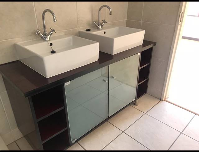 2 BEDROOM APARTMENT RENTED IN SUNNINGHILL
